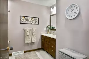 9271 Hillview Dr NE, Warren, OH 44484 - Photo 30