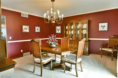 9271 Hillview Drive NE, Warren, OH 44484 - Photo 12