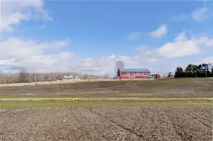 9265 Georgetown St, Louisville, OH 44641 - Photo 2