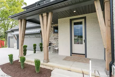 550 Woodlands Glen Avenue, Hartville, OH 44632 - Photo 2