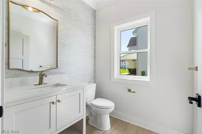 550 Woodlands Glen Avenue, Hartville, OH 44632 - Photo 8