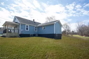 228 Center St, Hubbard, OH 44425 - Photo 4