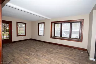 228 Center St, Hubbard, OH 44425 - Photo 8