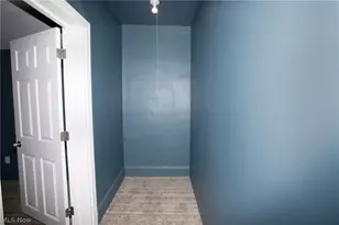 228 Center St, Hubbard, OH 44425 - Photo 18