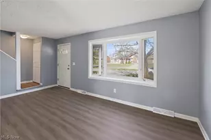 727 Fairwood Blvd, Elyria, OH 44035 - Photo 2