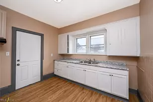 1060 Yale St, Akron, OH 44301 - Photo 22