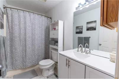 204 Harbor Ridge Lane, Fairport Harbor, OH 44077 - Photo 18