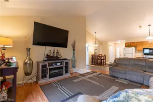 204 Harbor Ridge Ln, Fairport Harbor, OH 44077 - Photo 2