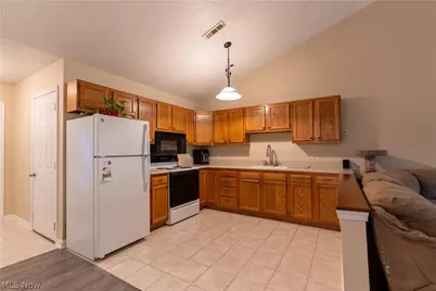 204 Harbor Ridge Lane, Fairport Harbor, OH 44077 - Photo 8