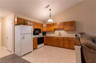 204 Harbor Ridge Ln, Fairport Harbor, OH 44077 - Photo 8