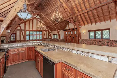 7020 S Woodland Road, Chagrin Falls, OH 44022 - Photo 10