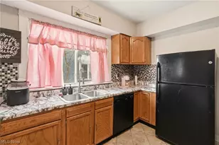 975 Raymond St, Akron, OH 44307 - Photo 16