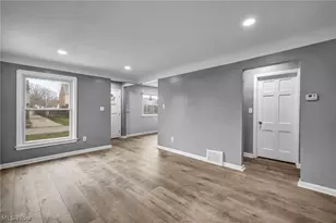 3202 Parklane Dr, Parma, OH 44134 - Photo 4