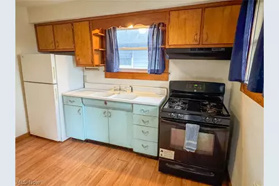 165 Piccadilly Street, Campbell, OH 44405 - Photo 18