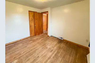 165 Piccadilly Street, Campbell, OH 44405 - Photo 12