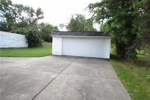 20732 Applegate Rd, Maple Heights, OH 44137 - Photo 2