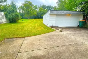 20732 Applegate Rd, Maple Heights, OH 44137 - Photo 4