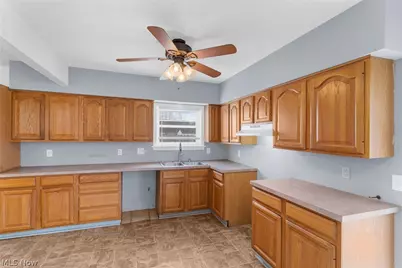 3267 Bell Wick Road, Hubbard, OH 44425 - Photo 6