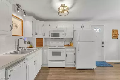 6048 Rosebelle Avenue, North Ridgeville, OH 44039 - Photo 8