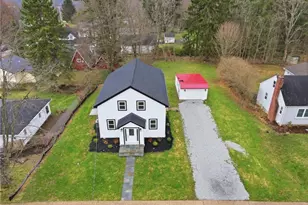 13829 Carlton St, Burton, OH 44021 - Photo 2