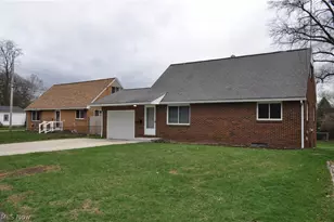 539 Royer Ave NW, North Canton, OH 44720 - Photo 2