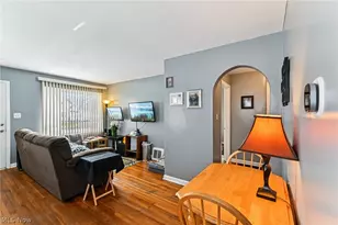 870 E Archwood Ave, Akron, OH 44306 - Photo 4