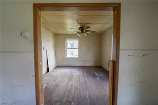 318 11th St, Elyria, OH 44035 - Photo 10