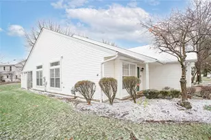 1127 Lake Meadow Ln, Brunswick, OH 44212 - Photo 2