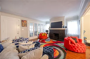 3152 E Derbyshire Rd, Cleveland Heights, OH 44118 - Photo 2