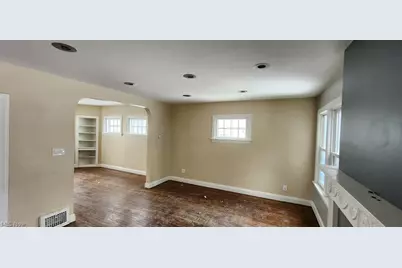 3599 Grosvenor Road, Cleveland Heights, OH 44118 - Photo 4