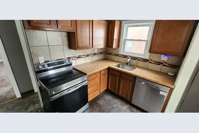 3599 Grosvenor Road, Cleveland Heights, OH 44118 - Photo 6