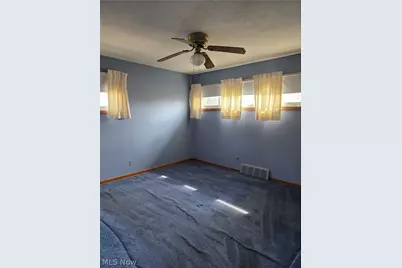 15513 Walvern Boulevard, Maple Heights, OH 44137 - Photo 12