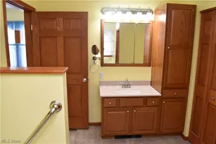 196 Maple Ave, St Clairsville, OH 43950 - Photo 8