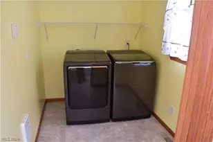 196 Maple Ave, St Clairsville, OH 43950 - Photo 10