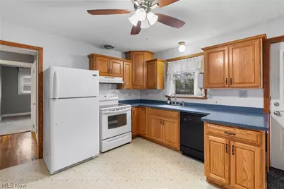 366 Lansing Road, Akron, OH 44312 - Photo 8