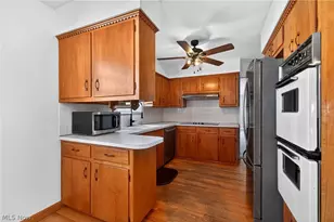 390 Ridgefield Ave, Boardman, OH 44512 - Photo 8