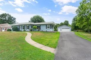 57 Belle Vista Ave, Hubbard, OH 44425 - Photo 2