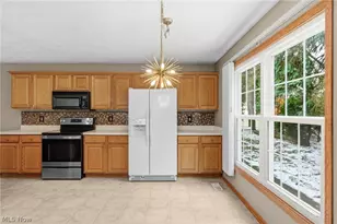 2401 Bunker Ln, Willoughby, OH 44094 - Photo 8