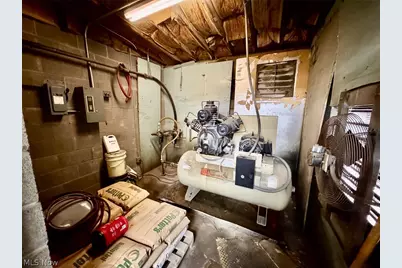 1050 and 1062 Triplett Boulevard, Akron, OH 44306 - Photo 40