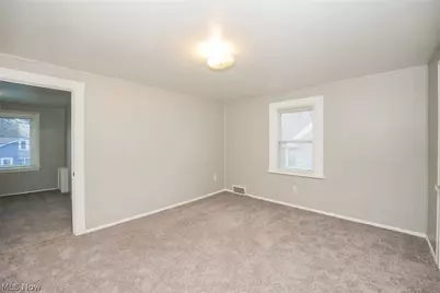 19381 Monterey Avenue, Euclid, OH 44119 - Photo 6