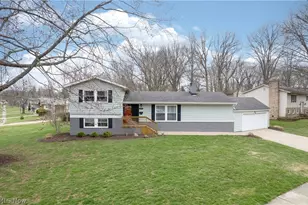 2397 Norman Dr, Stow, OH 44224 - Photo 2