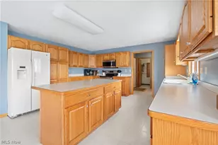 2186 Woodline Ave SW, North Lawrence, OH 44666 - Photo 16