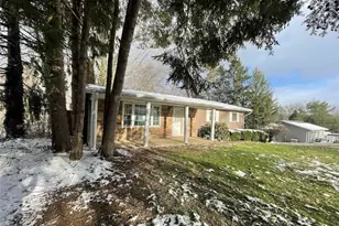 330 Walnut Hills Dr, Zanesville, OH 43701 - Photo 2