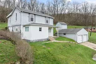 55249 Locust Dr, Bridgeport, OH 43912 - Photo 2