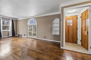 94 E 217th St, Euclid, OH 44123 - Photo 4