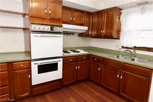 693 Idlewood Ave, Sheffield Lake, OH 44054 - Photo 4