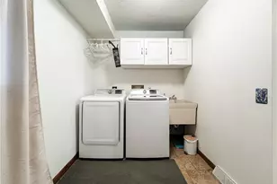 2412 Audubon Rd, Akron, OH 44320 - Photo 20