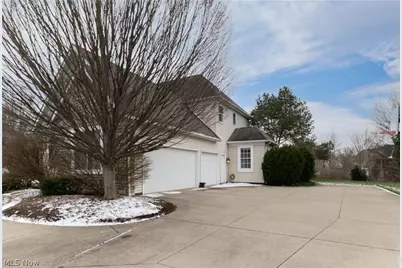 4307 S Fall Lake Drive, Avon, OH 44011 - Photo 2