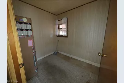 54990 Maple Avenue, Bridgeport, OH 43912 - Photo 8
