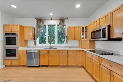 416 Castle Pines Drive, Akron, OH 44333 - Photo 10